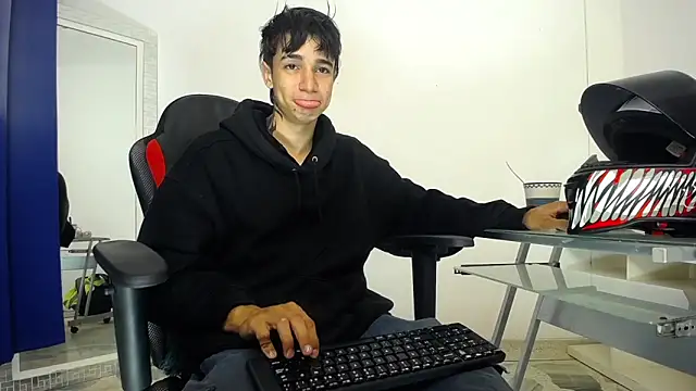 Snapshot of Zacktk7 chatting on 12.19.24 Zacktk7 online show from 12.19.24