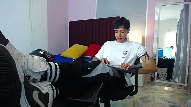 Snapshot of Zacktk7 chatting on 01.02.25 Zacktk7 online show from 01.02.25