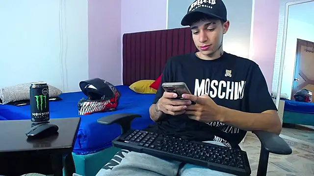 Snapshot of Zacktk7 chatting on 01.03.25 Zacktk7 online show from 01.03.25