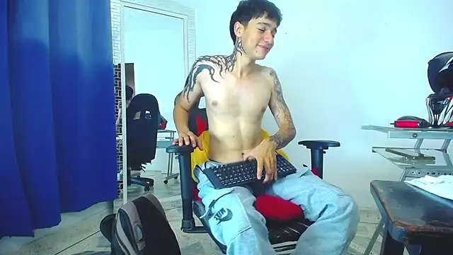 Snapshot of Zacktk7 chatting on 01.09.25 Zacktk7 online show from 01.09.25