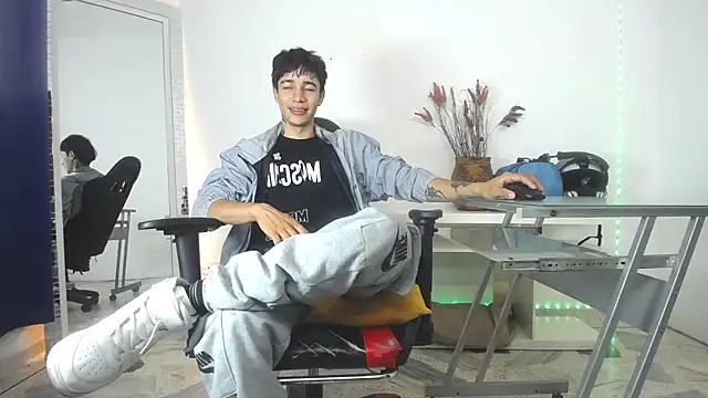 Snapshot of Zacktk7 chatting on 01.18.25 Zacktk7 online show from 01.18.25