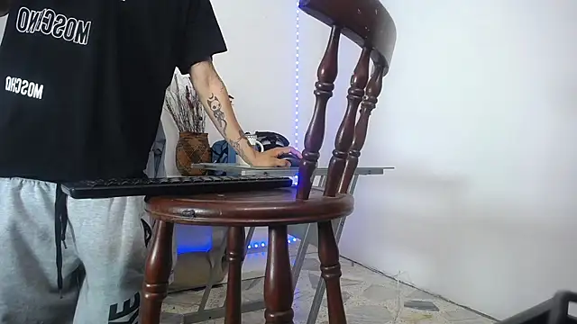 Snapshot of Zacktk7 chatting on 01.18.25 Zacktk7 online show from 01.18.25