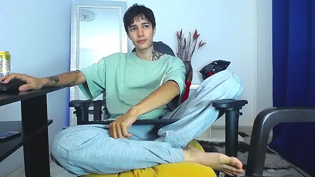 Snapshot of Zacktk7 chatting on 02.03.25 Zacktk7 online show from 02.03.25