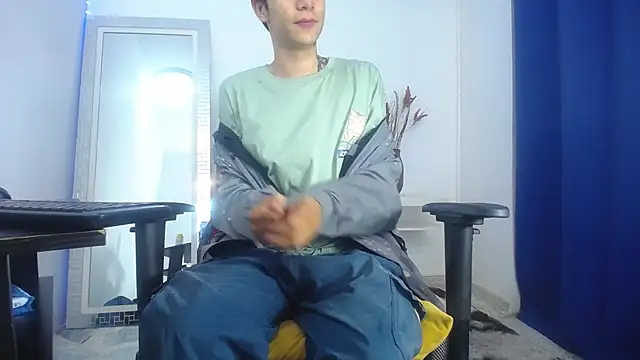 Snapshot of Zacktk7 chatting on 02.07.25 Zacktk7 online show from 02.07.25