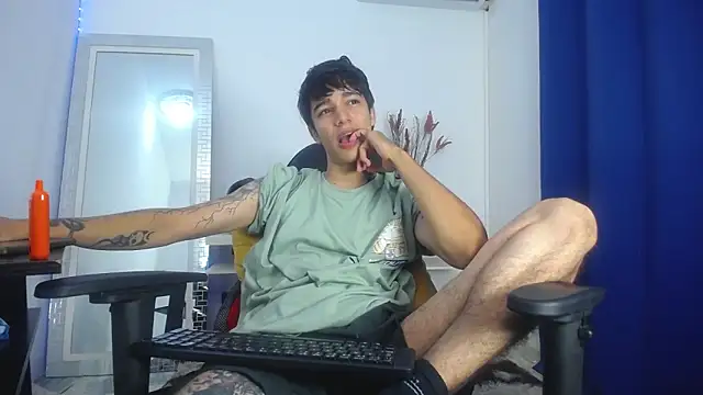 Snapshot of Zacktk7 chatting on 02.08.25 Zacktk7 online show from 02.08.25