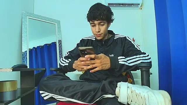 Snapshot of Zacktk7 chatting on 02.19.25 Zacktk7 online show from 02.19.25