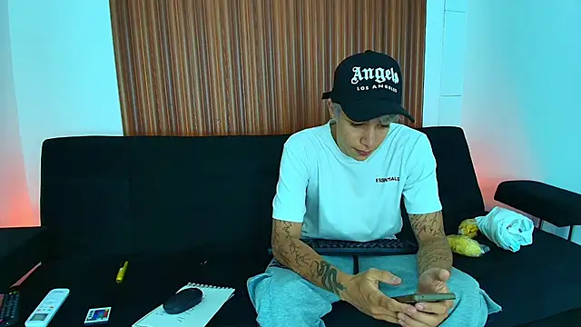 Snapshot of Zacktk7 chatting on 02.25.25 Zacktk7 online show from 02.25.25