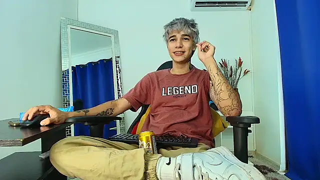 Snapshot of Zacktk7 chatting on 02.27.25 Zacktk7 online show from 02.27.25