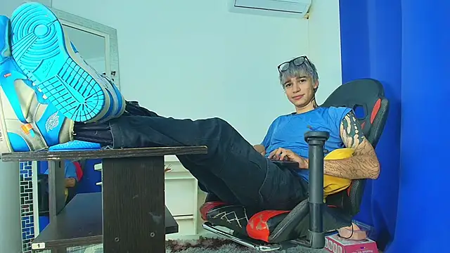 Snapshot of Zacktk7 chatting on 03.06.25 Zacktk7 online show from 03.06.25