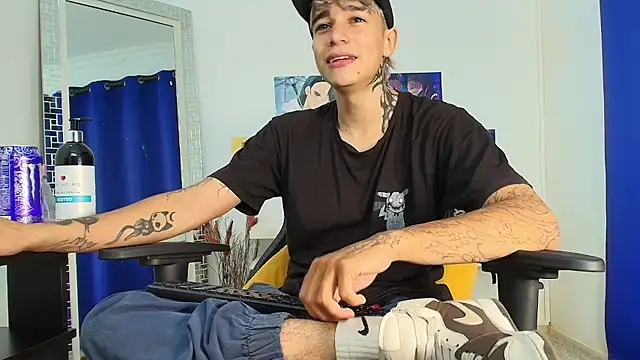 Snapshot of Zacktk7 chatting on 03.11.25 Zacktk7 online show from 03.11.25