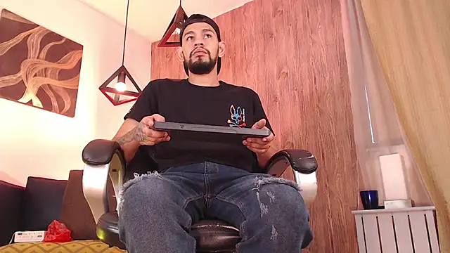 Snapshot of Bedobigcock chatting on 01.29.25 Bedobigcock online show from 01.29.25