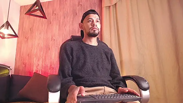 Snapshot of Bedobigcock chatting on 02.13.25 Bedobigcock online show from 02.13.25