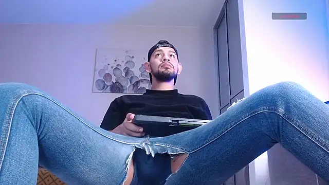 Snapshot of Bedobigcock chatting on 11.04.25 Bedobigcock online show from 11.04.25