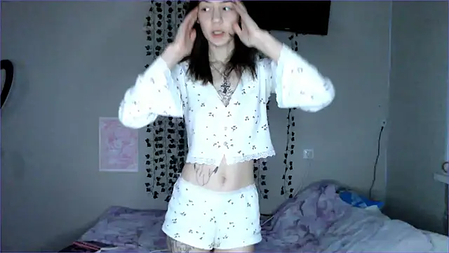 Snapshot of Cyber_hoe chatting on 12.22.24 Cyber hoe online show from 12.22.24