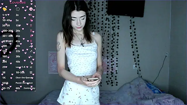 Snapshot of Cyber_hoe chatting on 12.22.24 Cyber hoe online show from 12.22.24