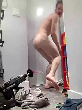 Snapshot of kinkyandmarried chatting on 12.21.24 kinkyandmarried online show from 12.21.24