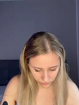 lunawolf21 online show from 02.27.25