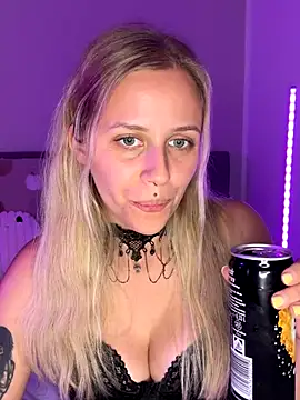 lunawolf21 online show from 09.29.25