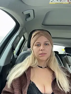 lunawolf21 online show from 10.14.25