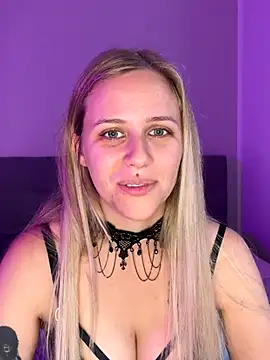 lunawolf21 online show from 10.15.25