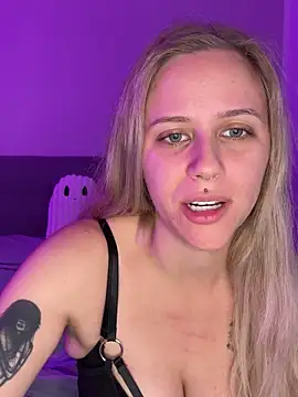 lunawolf21 online show from 10.22.25