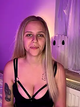 lunawolf21 online show from 10.25.25