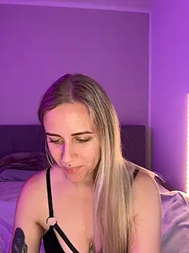 lunawolf21 online show from 10.31.25