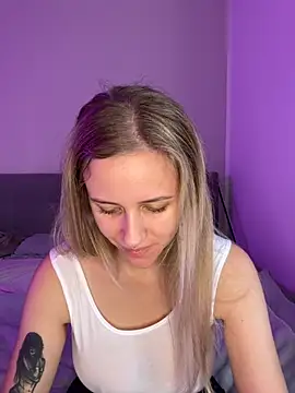 lunawolf21 online show from 11.14.25