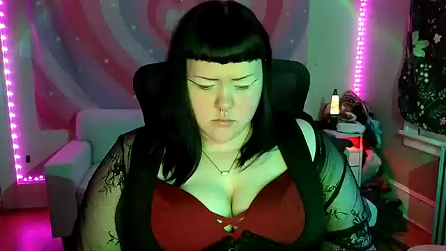 Snapshot of Flamefairy710 chatting on 10.23.25 Flamefairy710 online show from 10.23.25