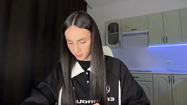 Kim Oberlin  online show from 02.21.26