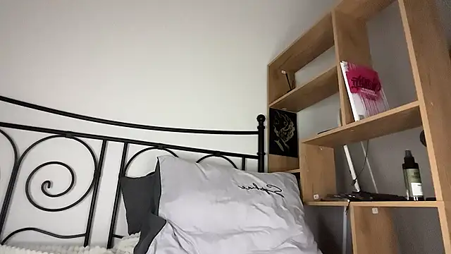 Kim Oberlin  online show from 04.07.26