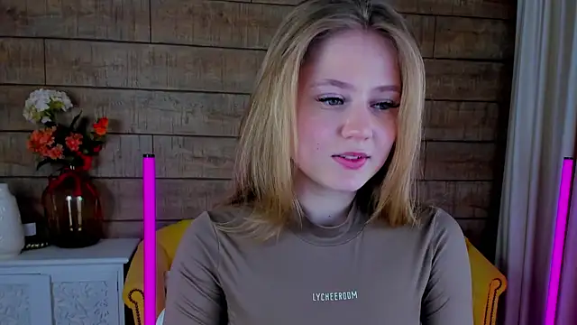 Snapshot of SelinSwarovski chatting on 02.22.25 SelinSwarovski online show from 02.22.25