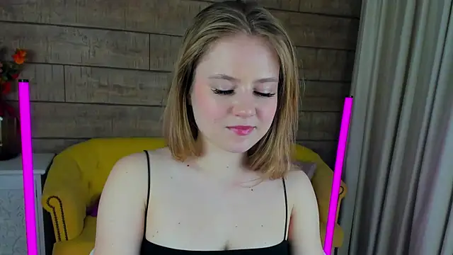 Snapshot of SelinSwarovski chatting on 02.24.25 SelinSwarovski online show from 02.24.25