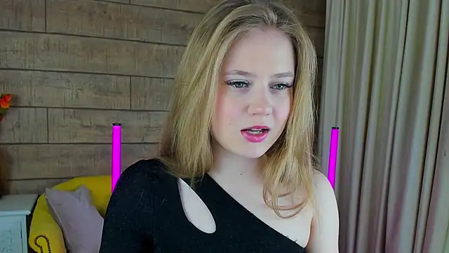 Snapshot of SelinSwarovski chatting on 02.24.25 SelinSwarovski online show from 02.24.25