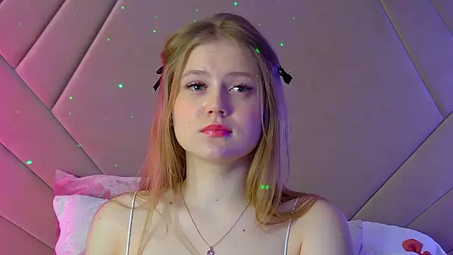 Snapshot of SelinSwarovski chatting on 02.28.25 SelinSwarovski online show from 02.28.25