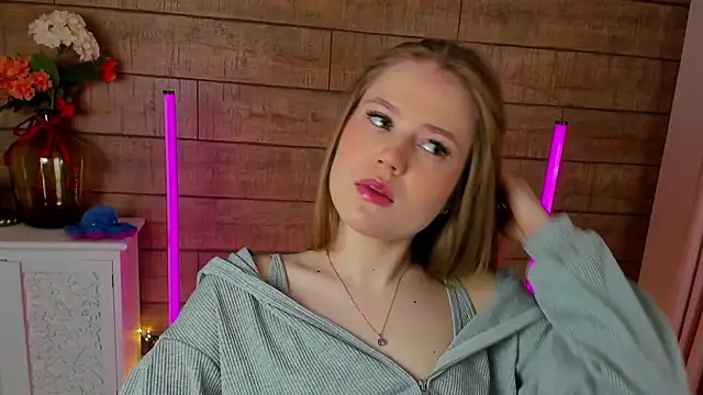 Snapshot of SelinSwarovski chatting on 03.02.25 SelinSwarovski online show from 03.02.25