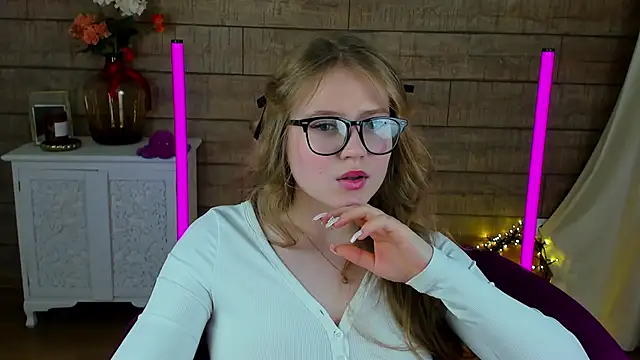 Snapshot of SelinSwarovski chatting on 03.09.25 SelinSwarovski online show from 03.09.25