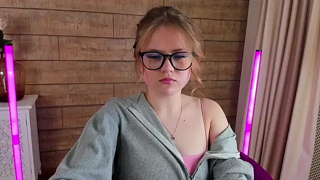 Snapshot of SelinSwarovski chatting on 03.14.25 SelinSwarovski online show from 03.14.25