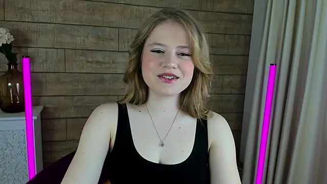 Snapshot of SelinSwarovski chatting on 03.14.25 SelinSwarovski online show from 03.14.25