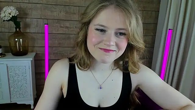 Snapshot of SelinSwarovski chatting on 03.14.25 SelinSwarovski online show from 03.14.25