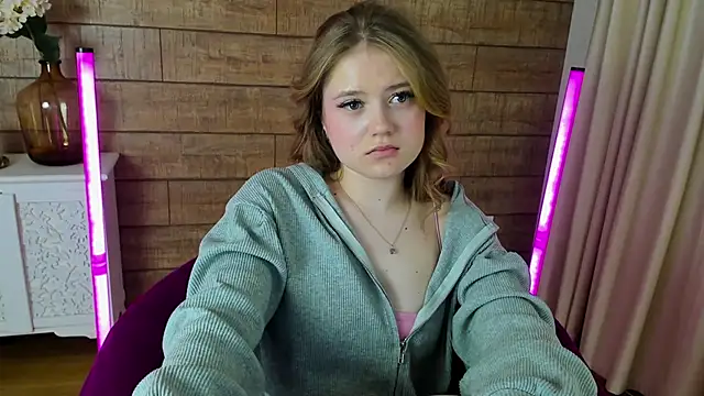 Snapshot of SelinSwarovski chatting on 03.15.25 SelinSwarovski online show from 03.15.25