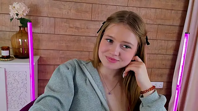 Snapshot of SelinSwarovski chatting on 03.18.25 SelinSwarovski online show from 03.18.25