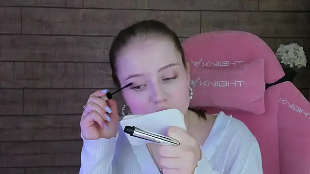 Snapshot of SelinSwarovski chatting on 09.15.25 SelinSwarovski online show from 09.15.25