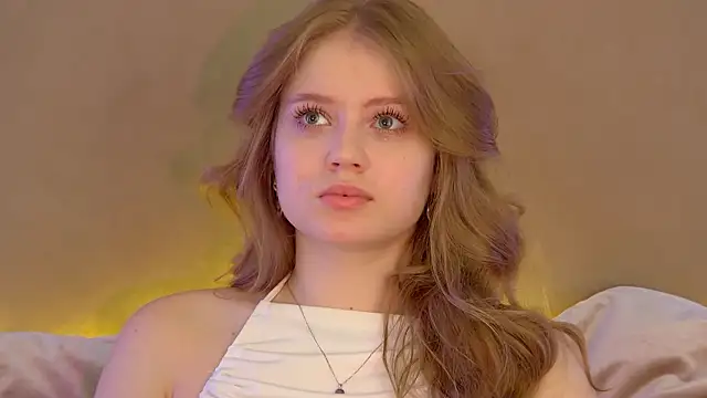 Snapshot of SelinSwarovski chatting on 09.20.25 SelinSwarovski online show from 09.20.25