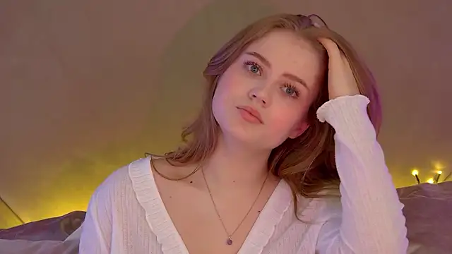 Snapshot of SelinSwarovski chatting on 09.23.25 SelinSwarovski online show from 09.23.25