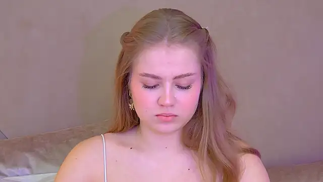 Snapshot of SelinSwarovski chatting on 09.26.25 SelinSwarovski online show from 09.26.25