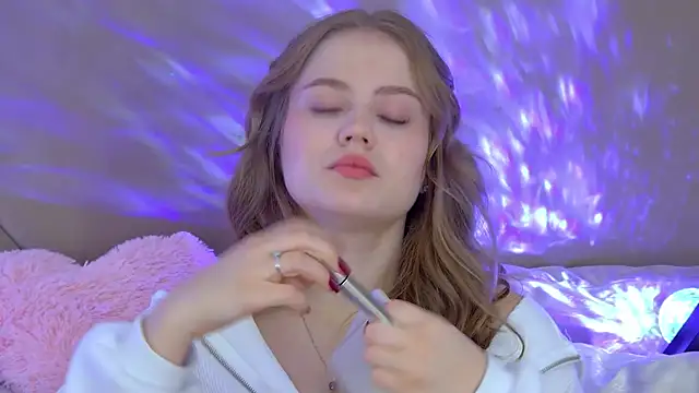 Snapshot of SelinSwarovski chatting on 10.04.25 SelinSwarovski online show from 10.04.25