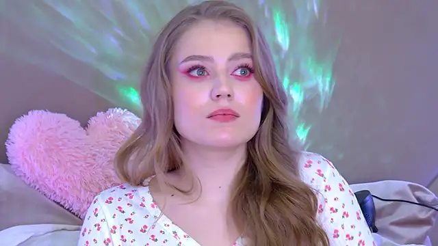 Snapshot of SelinSwarovski chatting on 10.09.25 SelinSwarovski online show from 10.09.25