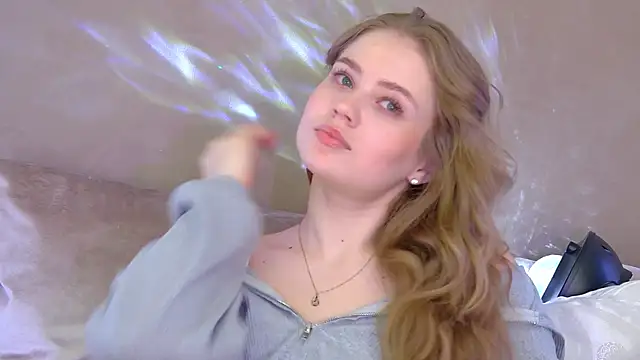 Snapshot of SelinSwarovski chatting on 10.22.25 SelinSwarovski online show from 10.22.25