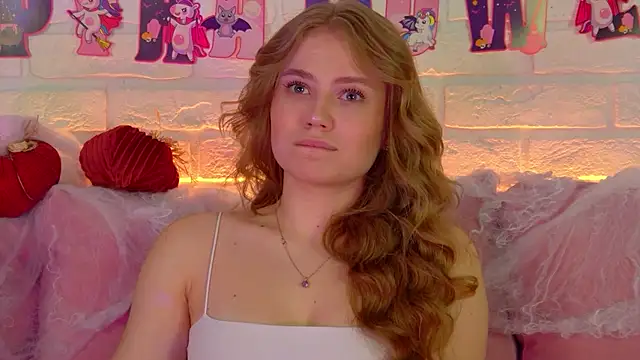 Snapshot of SelinSwarovski chatting on 10.25.25 SelinSwarovski online show from 10.25.25